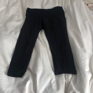 LULU Cropped Leggings Size 4